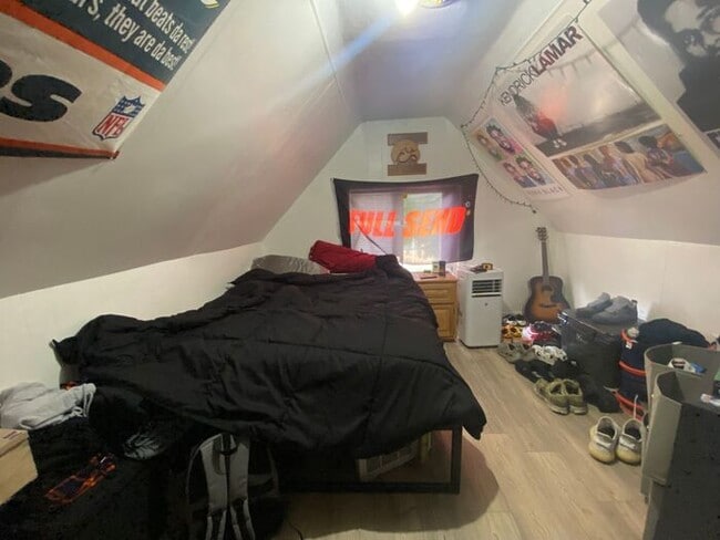 Building Photo - $625 | ROOMMATE WANTED | 7 Bedroom, 3 Bath...