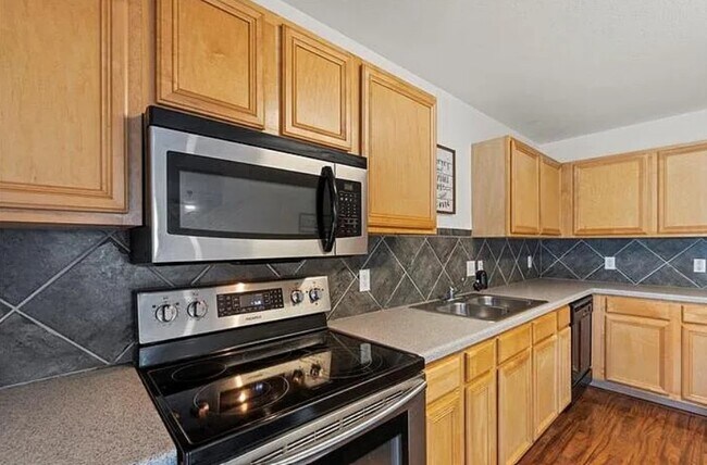 Building Photo - 4515 Cottonwood St