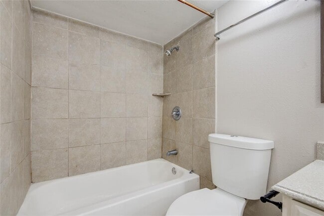 Building Photo - 25534 Pepper Ridge Ln