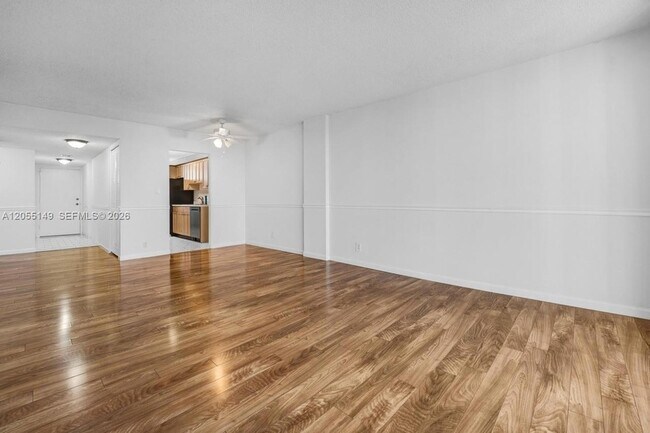 Building Photo - 250 Jacaranda Dr