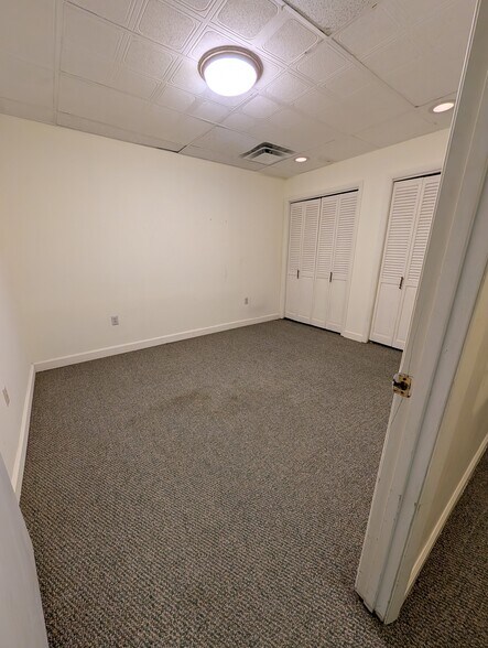 Building Photo - 1118 Longview Dr