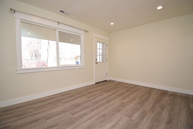 Building Photo - Beautiful 1 Bed 1 Bath Bungalow in West Valley!!!