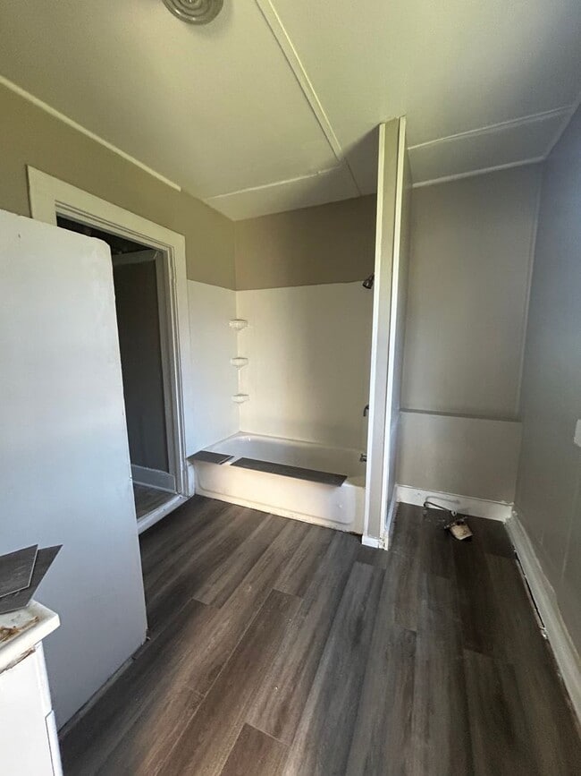 Building Photo - ALL UTILITIES INCLUDED