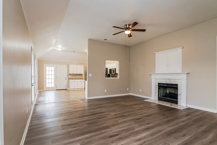 Building Photo - 1061 Village Trail
