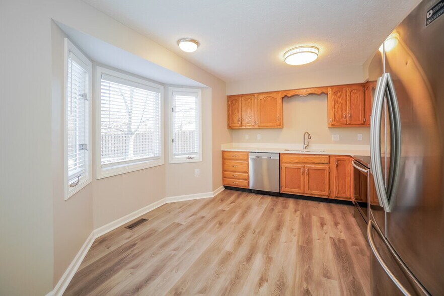 Building Photo - 7202 Nostalgia Ln