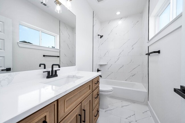 Building Photo - 3209 St Emanuel St