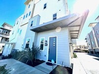 Building Photo - Gorgeous modern townhouse