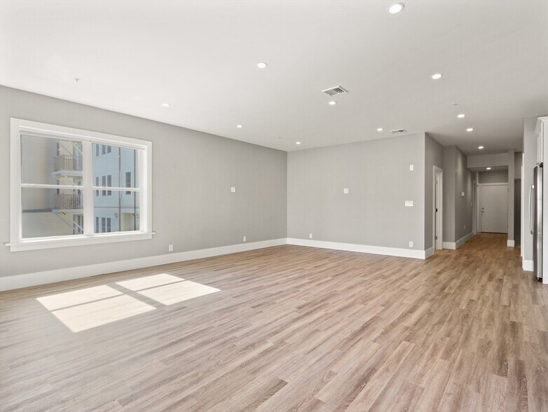 Building Photo - 27 Vinton St
