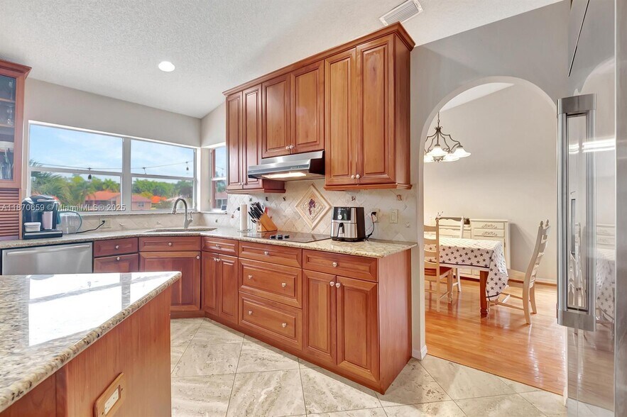 Building Photo - 19314 King Palm Ct