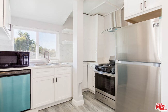 Building Photo - 8525 Cadillac Ave