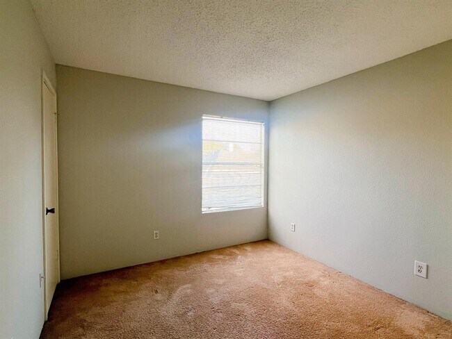Building Photo - 18586 N Lyford Dr