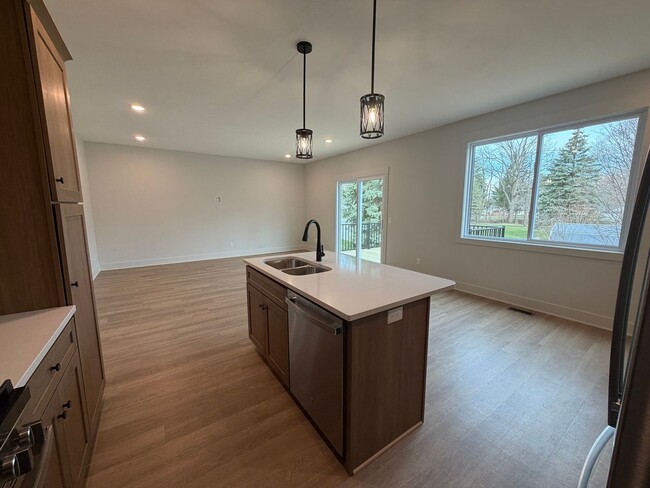 Building Photo - Newly built 3 bedroom spacious home!