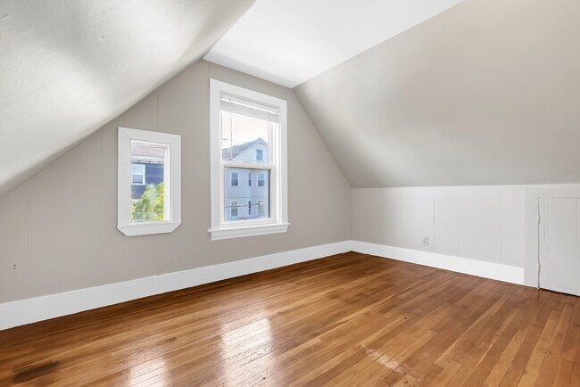 Building Photo - 28 Evergreen St