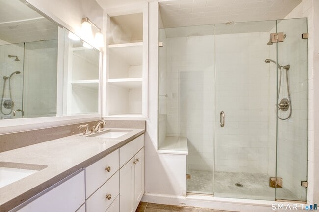 Building Photo - 9 Georgetowne N