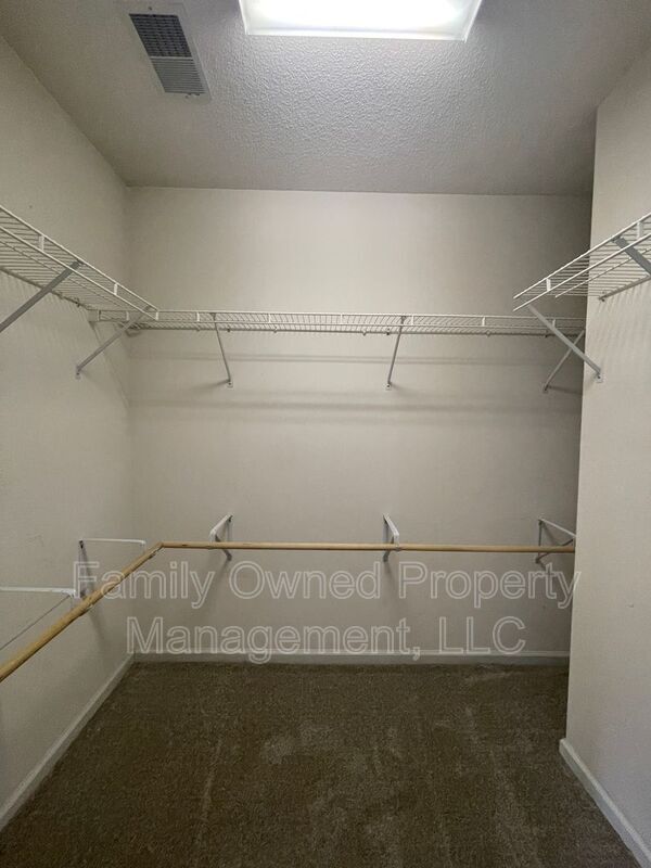 Building Photo - 113 Rockdale Ln
