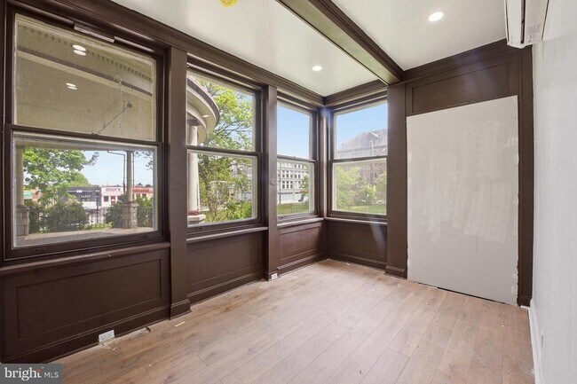 Building Photo - 6012 Ridge Ave