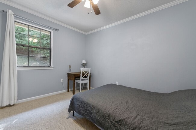Building Photo - Lakewood rental!