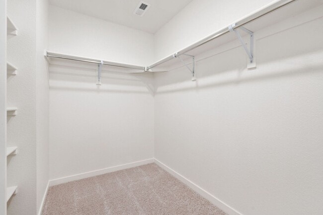 Building Photo - 815 Elias Tarn Dr