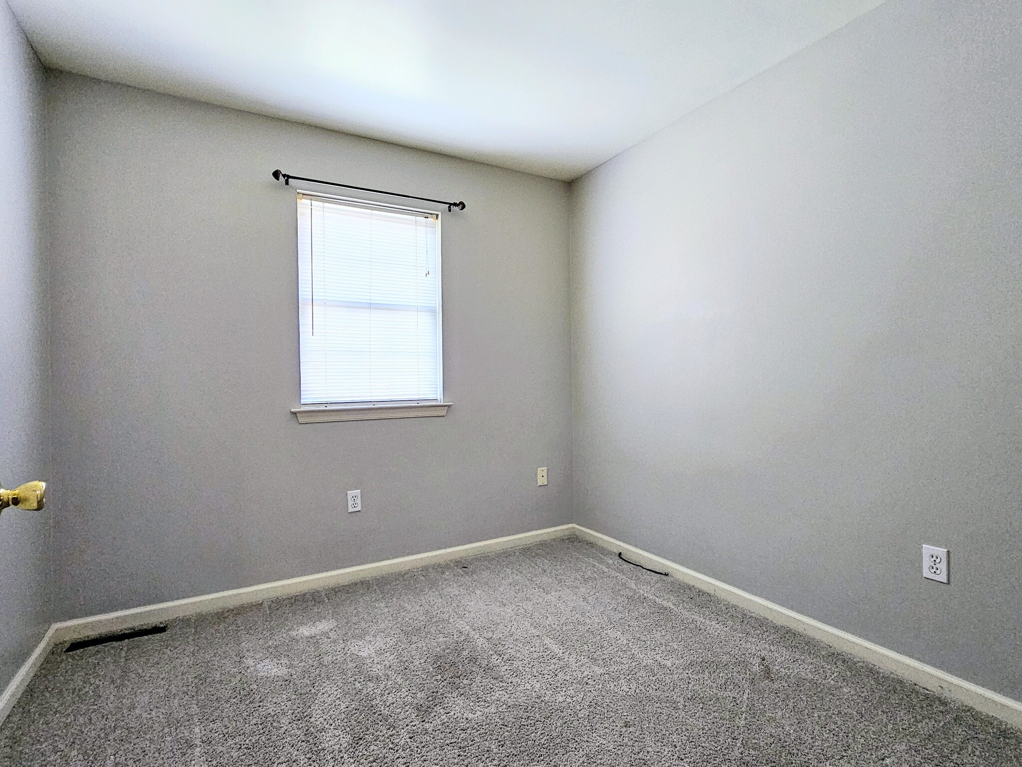 Building Photo - 688 Rockwood Dr