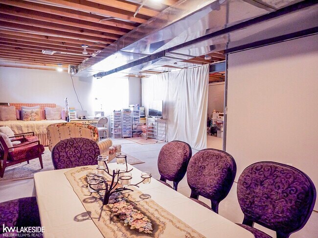 Building Photo - 37440 Curwood Dr
