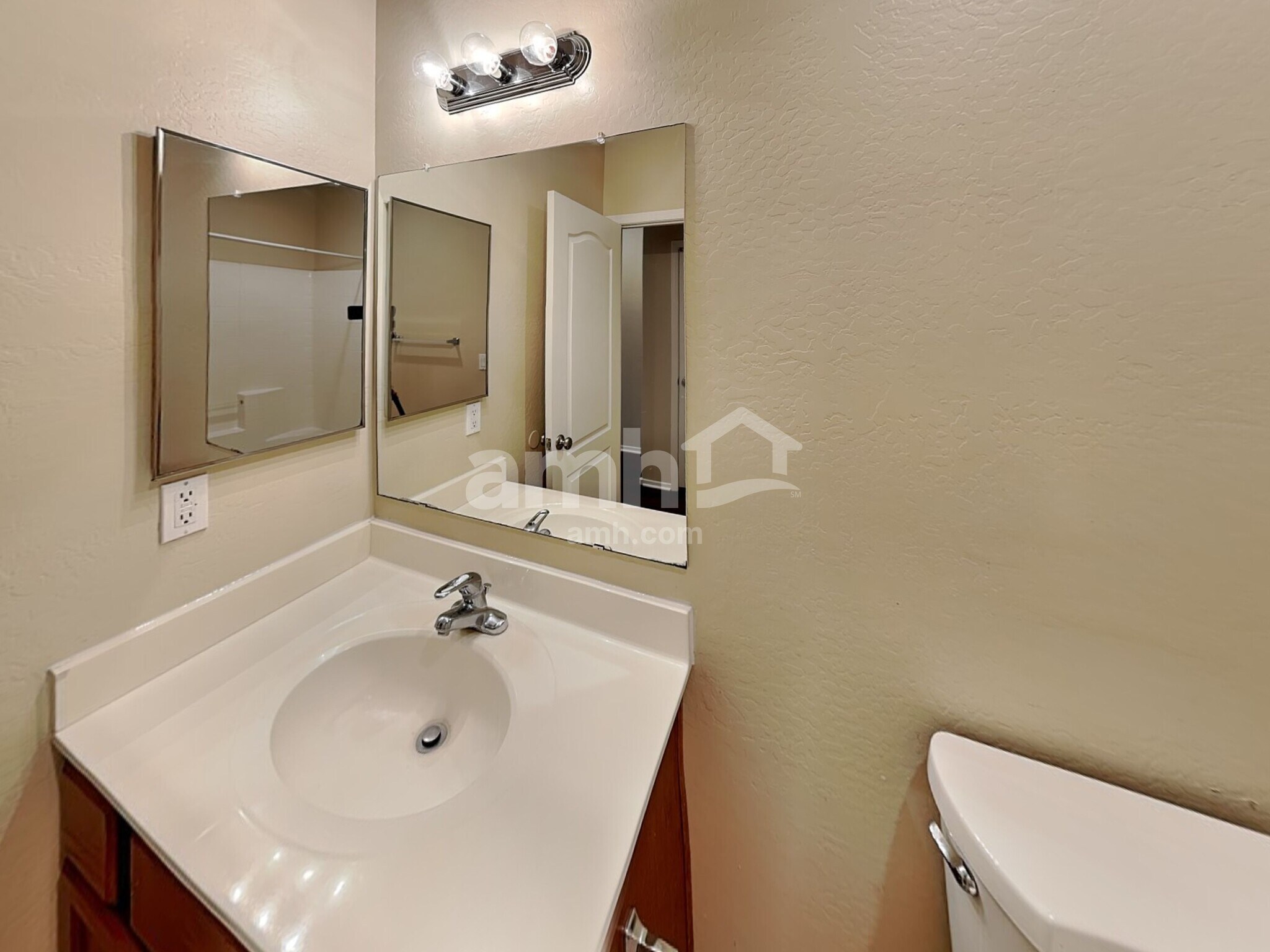 Building Photo - 8940 W Olive Ave