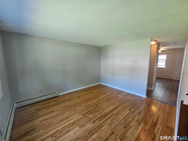 Building Photo - 55 Beths Ave