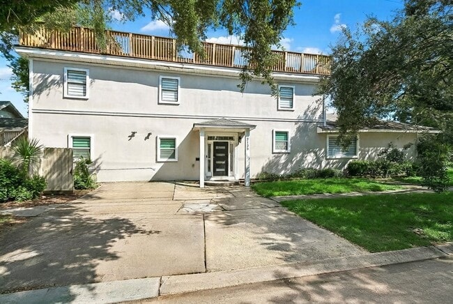 Building Photo - 2135 Mirabeau Ave