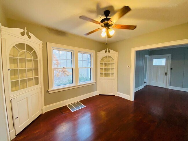 Building Photo - 6388 Seminole Trl