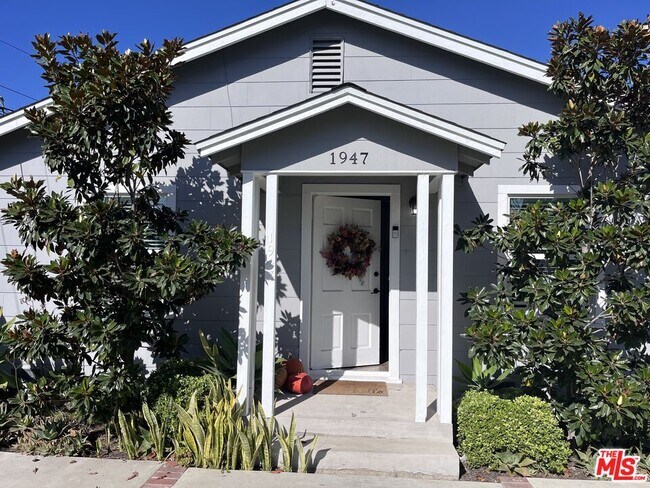 Building Photo - 1947 Fullerton Ave