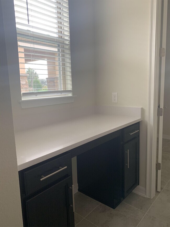 Building Photo - 1547 Bayfront Pk Aly