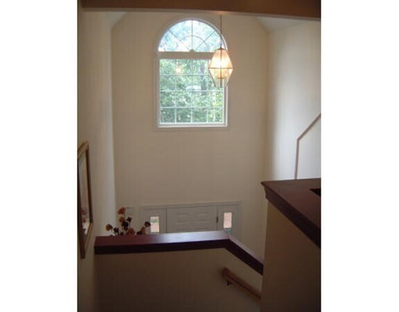 Building Photo - 23 Burr St