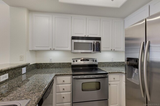 Primary Photo - Beautiful 1 bedroom, 1 bath condo in La Jo...