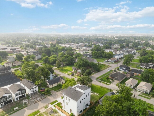 Building Photo - 2115 Dan St