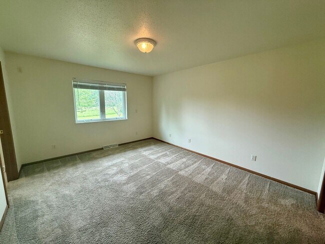 Building Photo - 149913-149913 Wineberry Ln