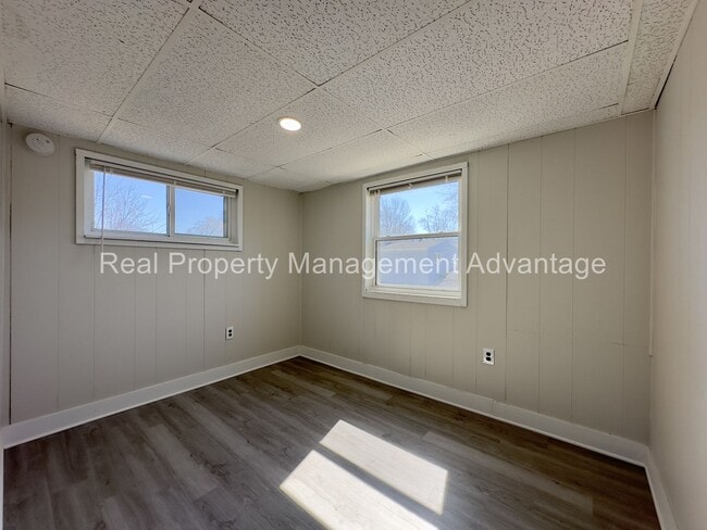 Building Photo - Beautifully Updated 3-Bedroom with Large Open Upstairs!