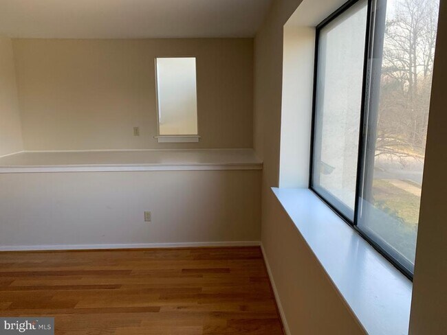 Building Photo - 468 Lynetree Dr