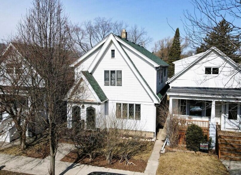 Primary Photo - 332 E Schiller St