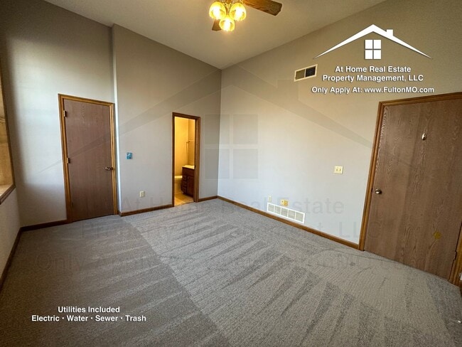 Building Photo - 103 E 10th St