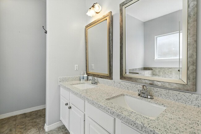 Building Photo - 10123 Sweet Olive Way