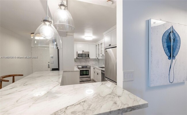 Building Photo - 6061 Collins Ave