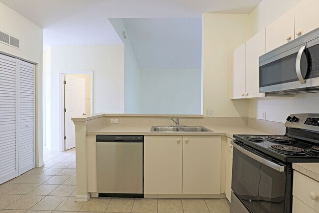 Building Photo - Bellasol 4117-121