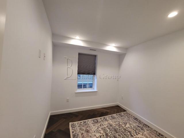 Building Photo - 3 bedroom in ASTORIA NY 11103