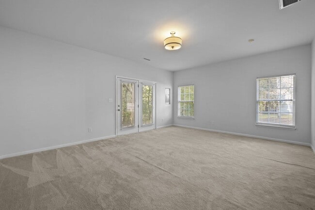 Building Photo - Spacious 3-Story End-Unit Townhome Near RTP
