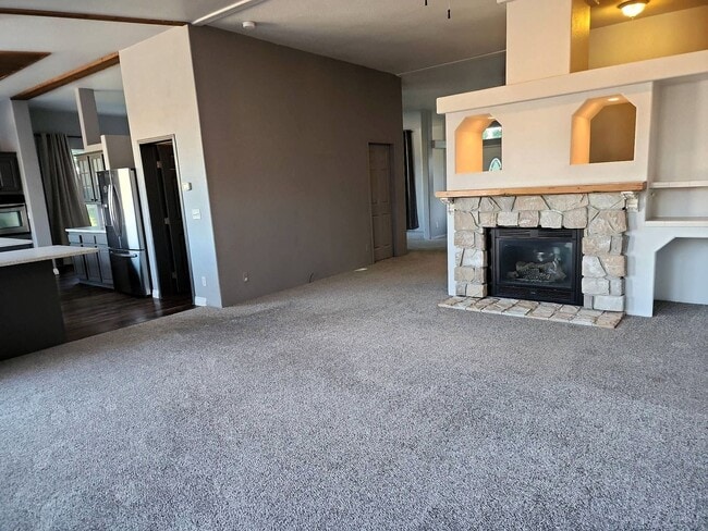 Building Photo - Spacious 3 Bed, 2 Bath Home with Shop & Stunning River Views – Clemans Addition