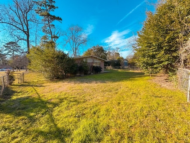 Building Photo - 3bed 2bath home on McCann