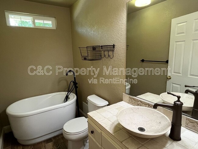 Building Photo - 1241 Inglewood Ct