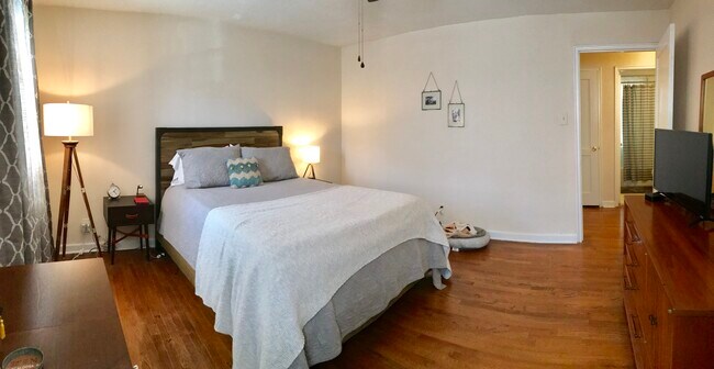 Building Photo - 1647 Valley Ave