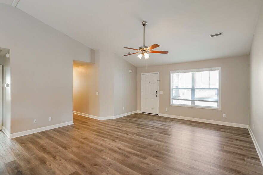 Building Photo - 2002 Owl Ct