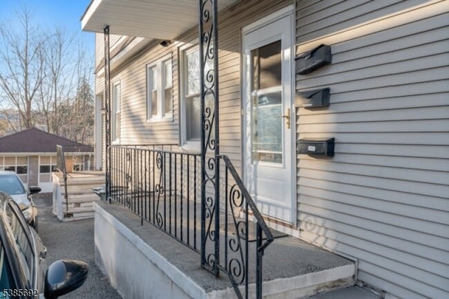 Building Photo - 512 McBride Ave