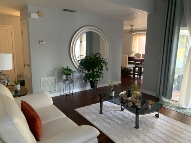 Building Photo - 768 Country Woods Cir